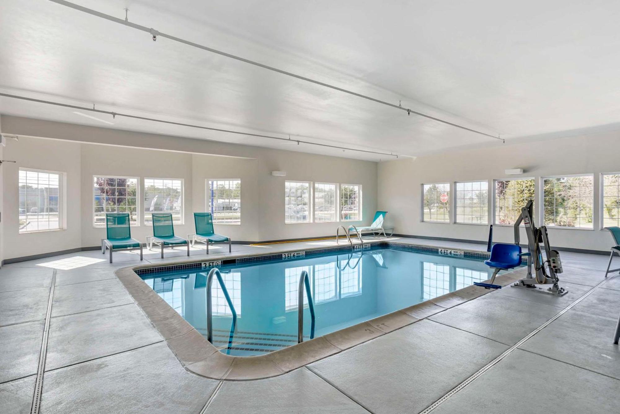Comfort Inn & Suites Harrisburg-Hershey North Εξωτερικό φωτογραφία